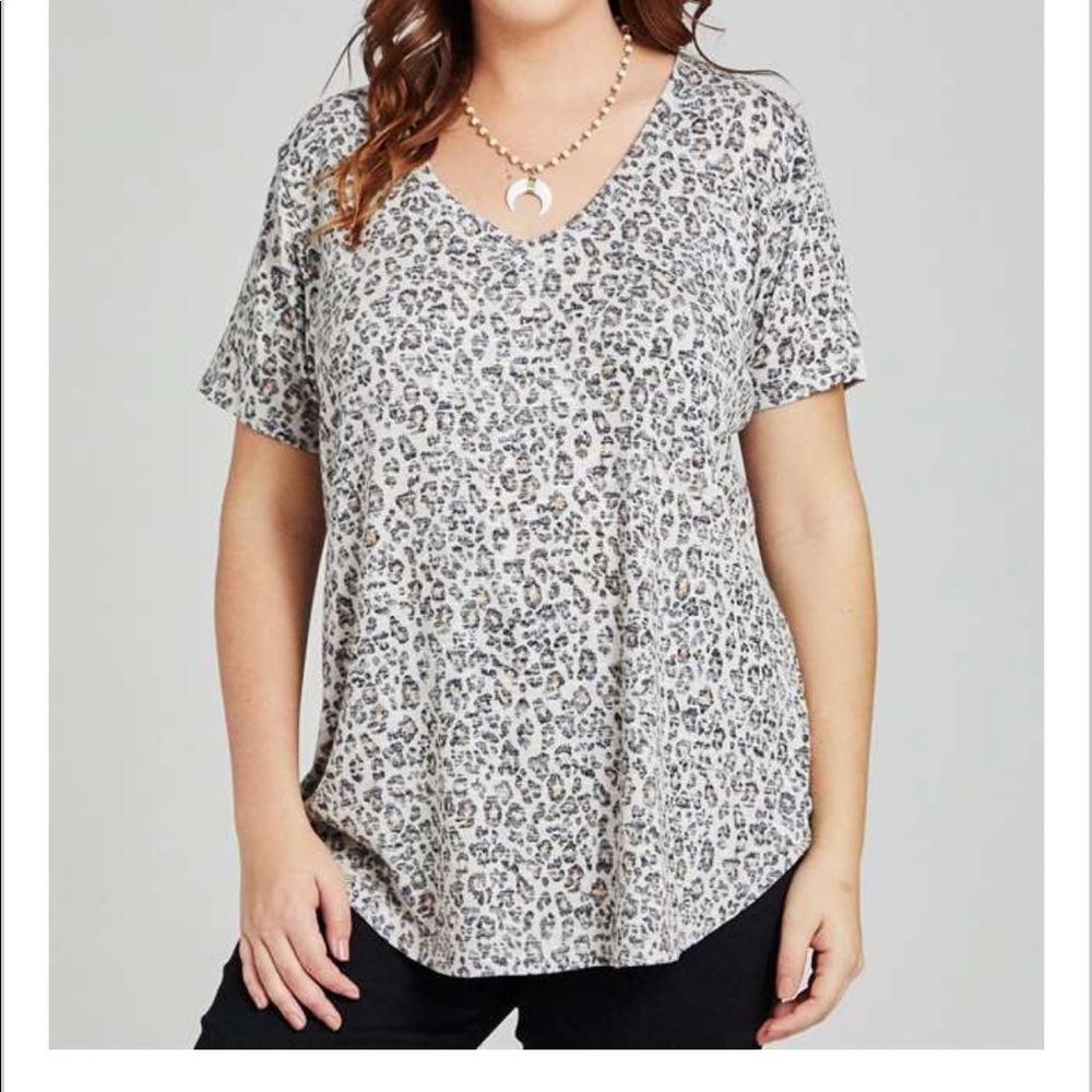 Altar’d State Leopard vneck top size medium